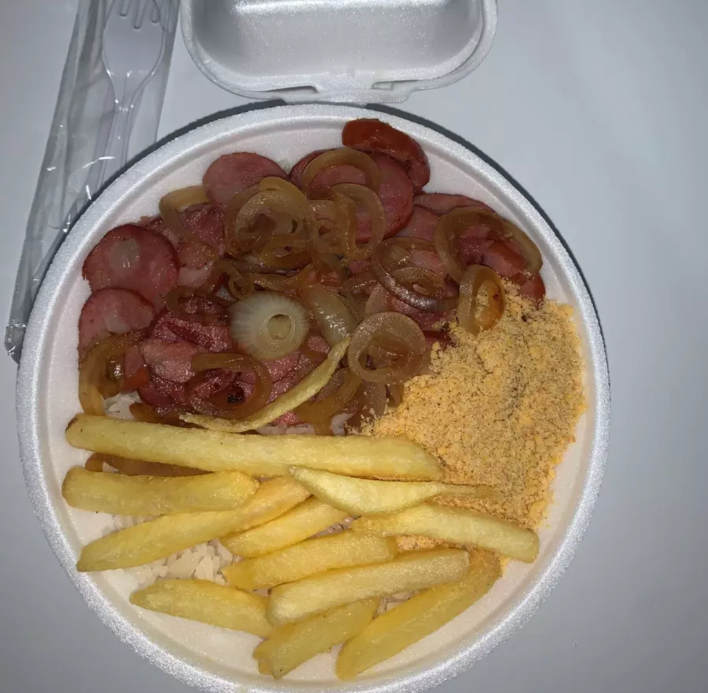 Marmita de calabresa acebolada — antes da edição (foto comum)